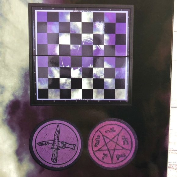 Culturefly Exc Supernatural TableTop Foldable Game Kit ( Checkers ) Winchester - Picture 12 of 12